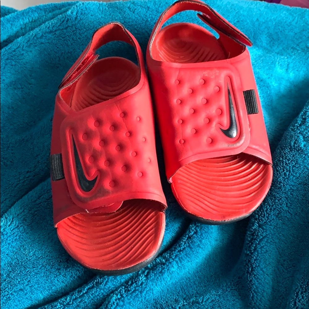 Unisex sun sandals.